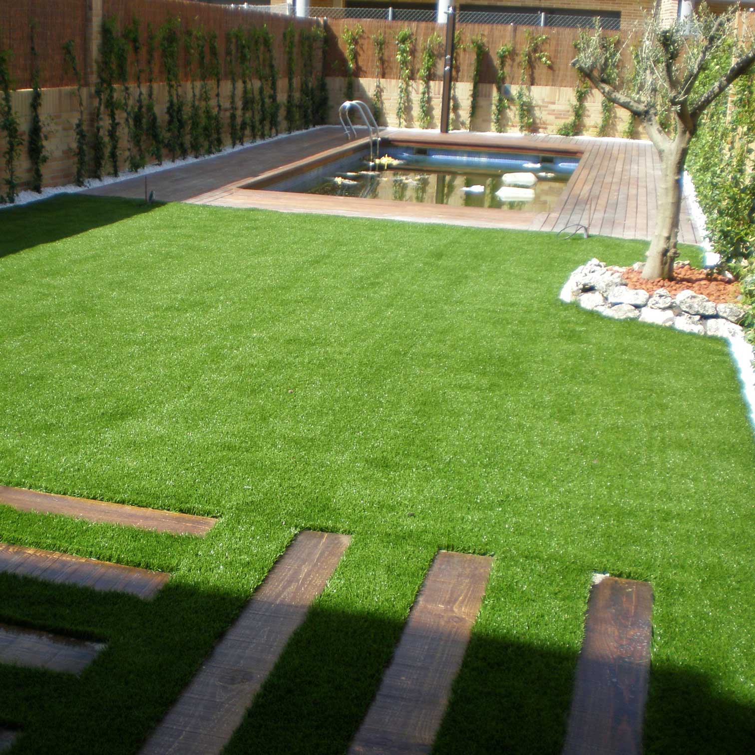 Césped artificial en Madrid - Real Turf1512 x 1512
